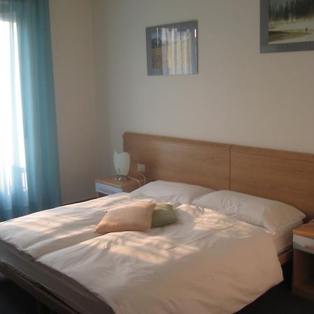 Casa Bianca Hotel Malcesine Bagian luar foto