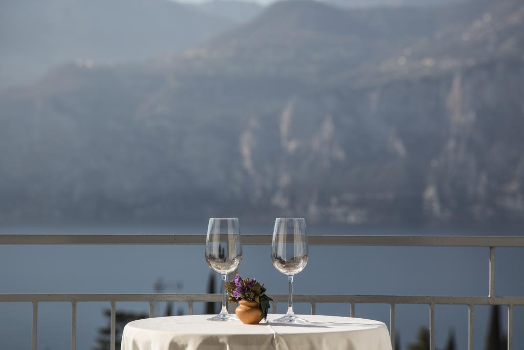 Casa Bianca Hotel Malcesine Bagian luar foto