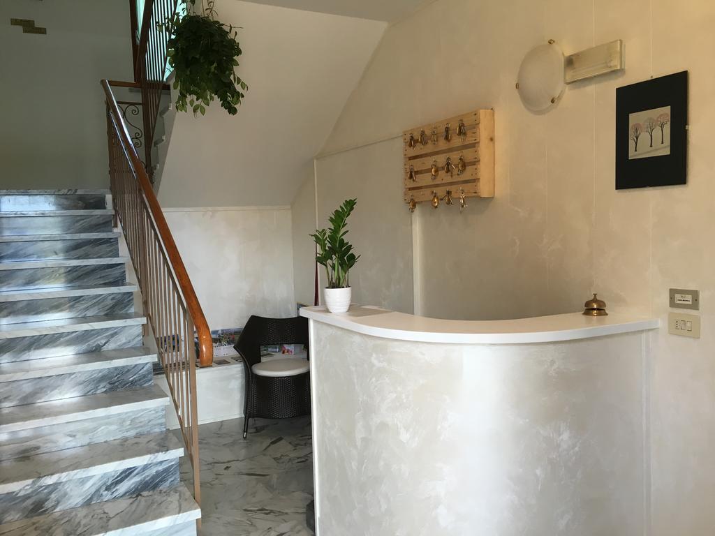 Casa Bianca Hotel Malcesine Bagian luar foto