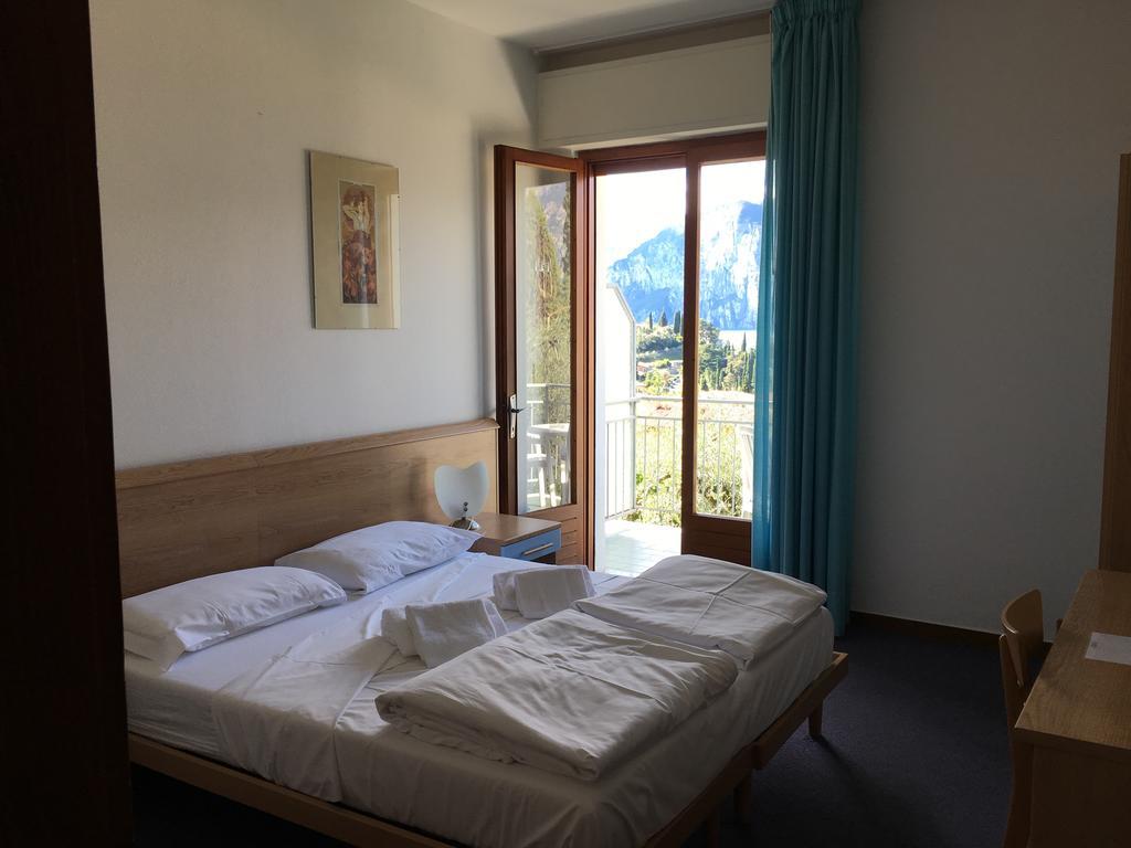 Casa Bianca Hotel Malcesine Ruang foto